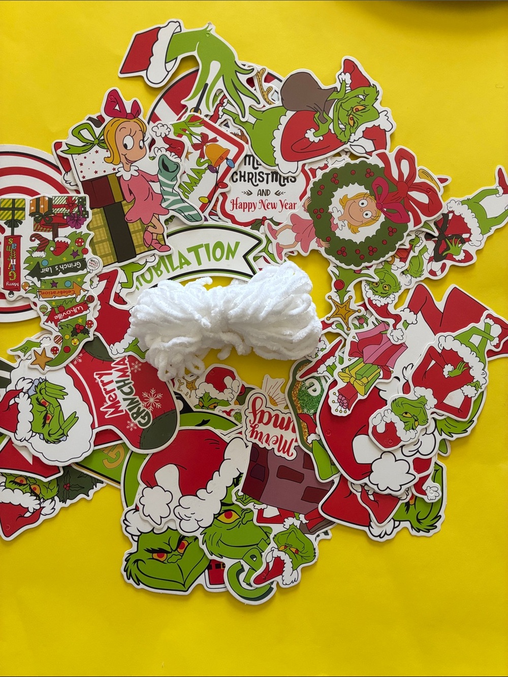 RESERVED FOR @jersee12…Grinch Bundle - Plate, DIY Garland, GiftTags/Ornamen - Picture 11 of 16